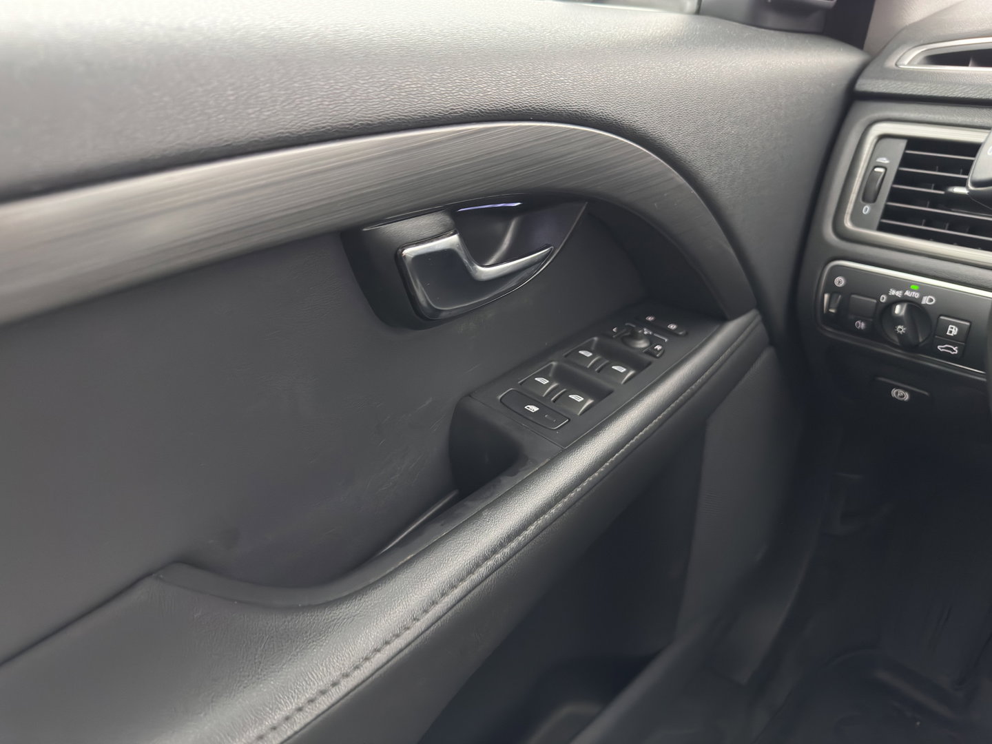 Volvo XC70 2.4 D5 Polar+ Aut. *PANO | LEATHER | BI-XENON | MEMORY-PACK | HEATED-COMFORTSEATS | NAVI-FULLMAP | ECC | PDC | CRUISE | 18''ALU*