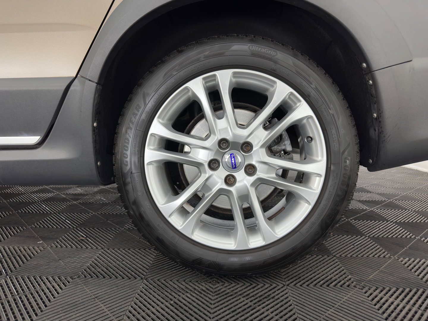 Volvo XC70 2.4 D5 Polar+ Aut. *PANO | LEATHER | BI-XENON | MEMORY-PACK | HEATED-COMFORTSEATS | NAVI-FULLMAP | ECC | PDC | CRUISE | 18''ALU*