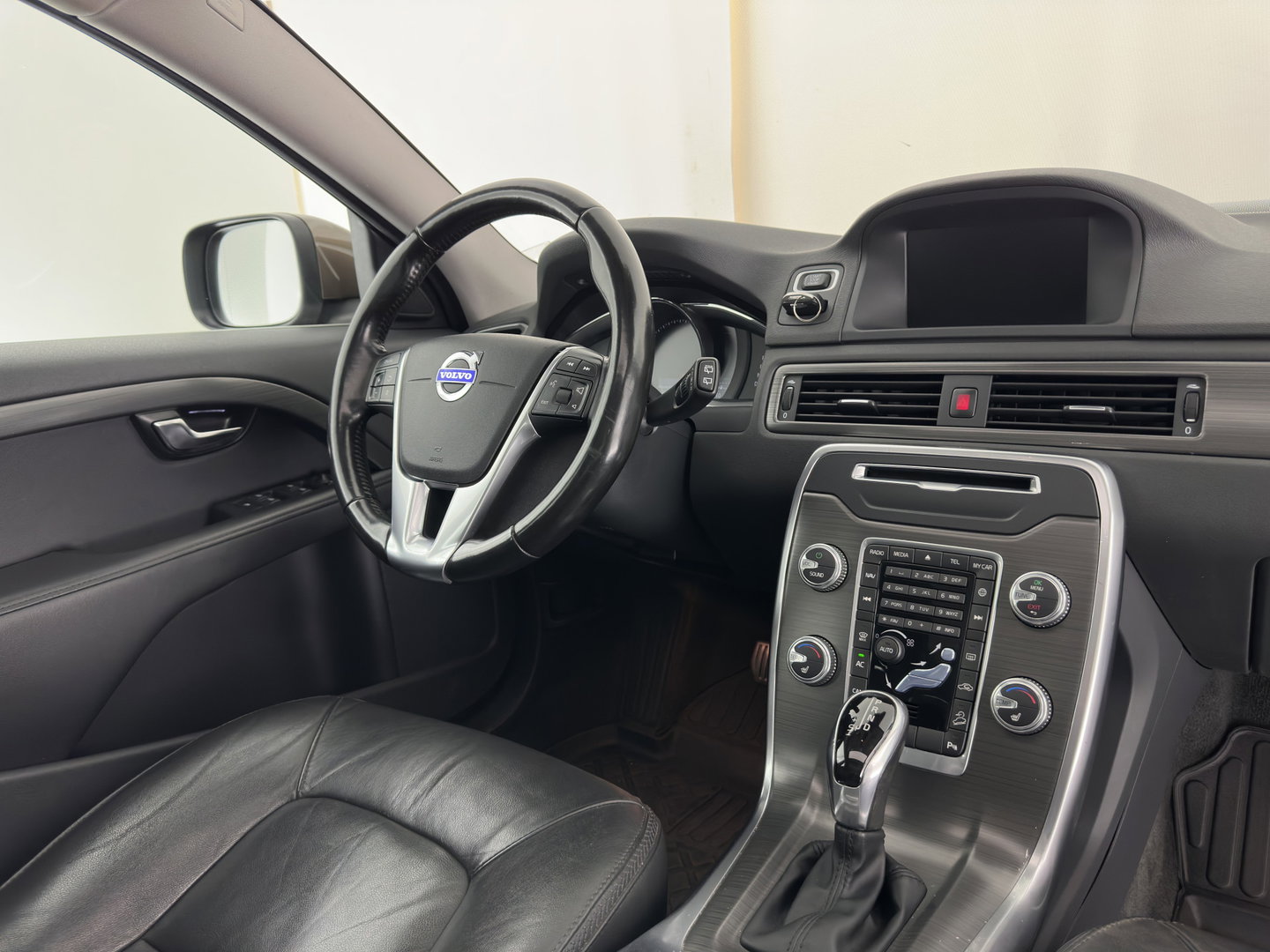Volvo XC70 2.4 D5 Polar+ Aut. *PANO | LEATHER | BI-XENON | MEMORY-PACK | HEATED-COMFORTSEATS | NAVI-FULLMAP | ECC | PDC | CRUISE | 18''ALU*
