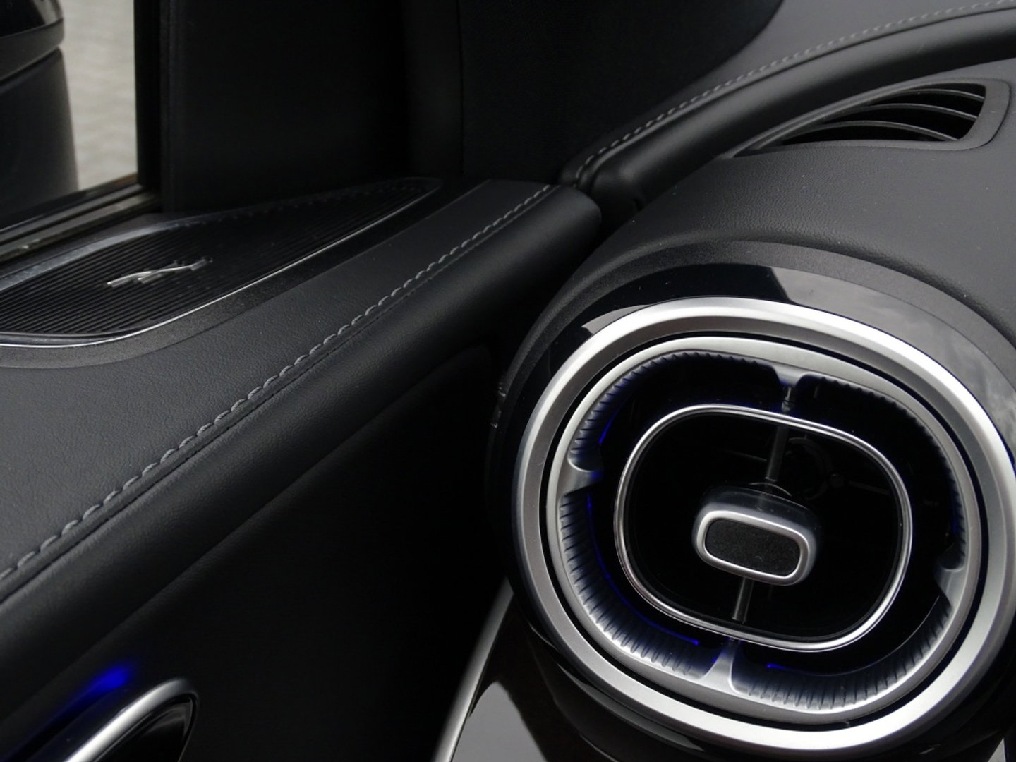 Mercedes-Benz GLC 300 4MATIC AMG 258PK / Designo / Burmester / LED