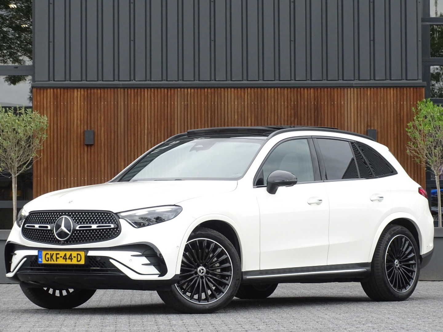Mercedes-Benz GLC 300 4MATIC AMG 258PK / Designo / Burmester / LED