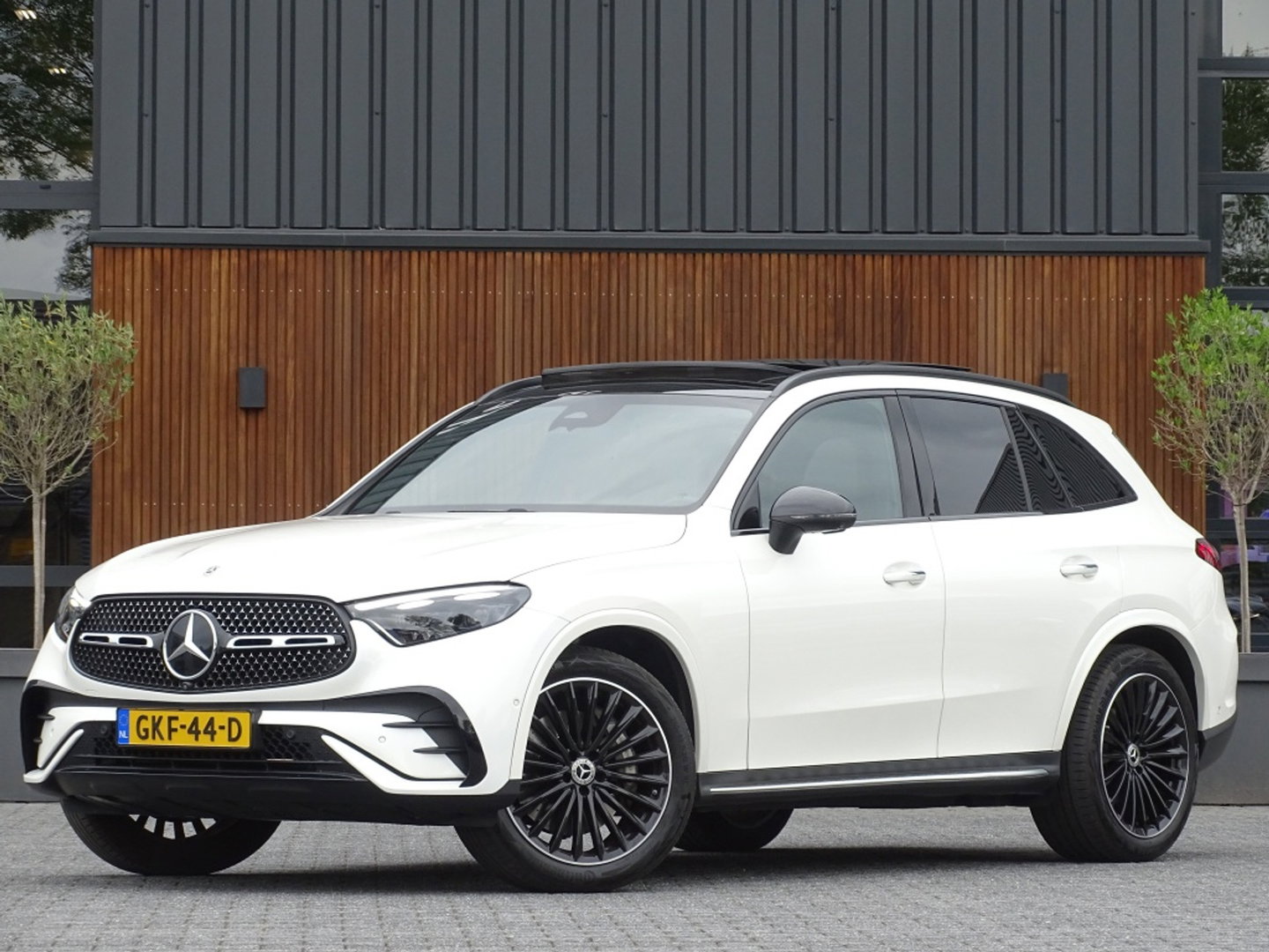 Mercedes-Benz GLC 300 4MATIC AMG 258PK / Designo / Burmester / LED