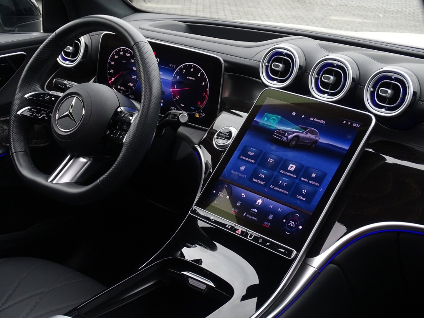 Mercedes-Benz GLC 300 4MATIC AMG 258PK / Designo / Burmester / LED