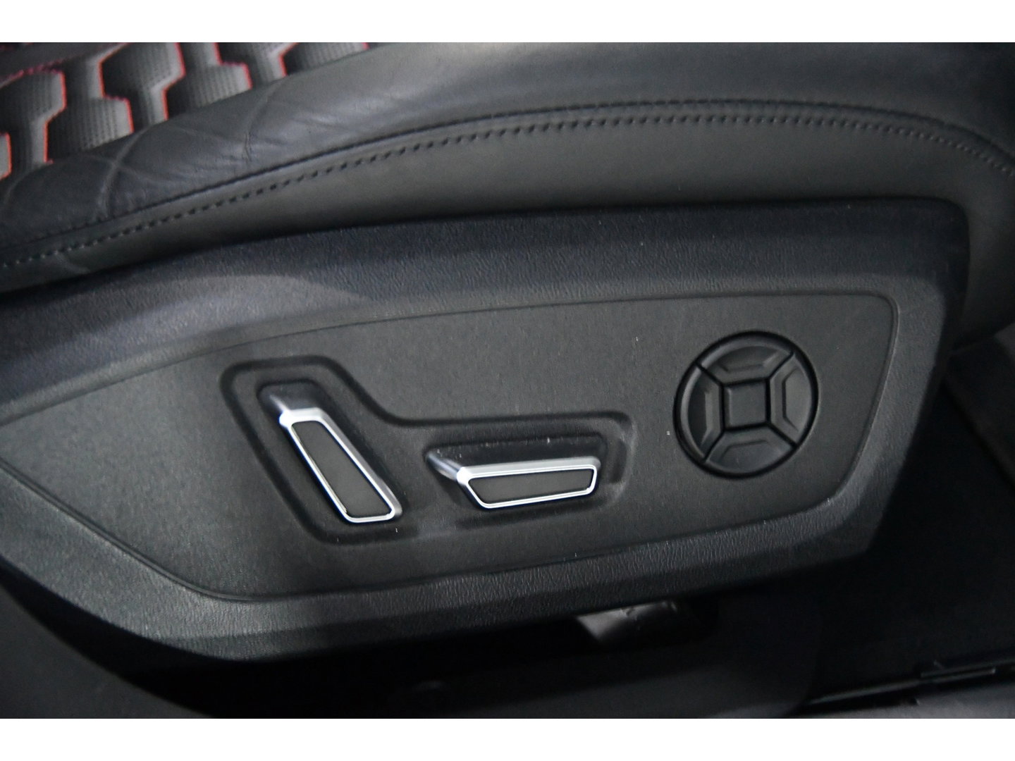 Audi A6 Avant RS6 quattro, Pano,Keram,HUD,Downpipe,Softclose
