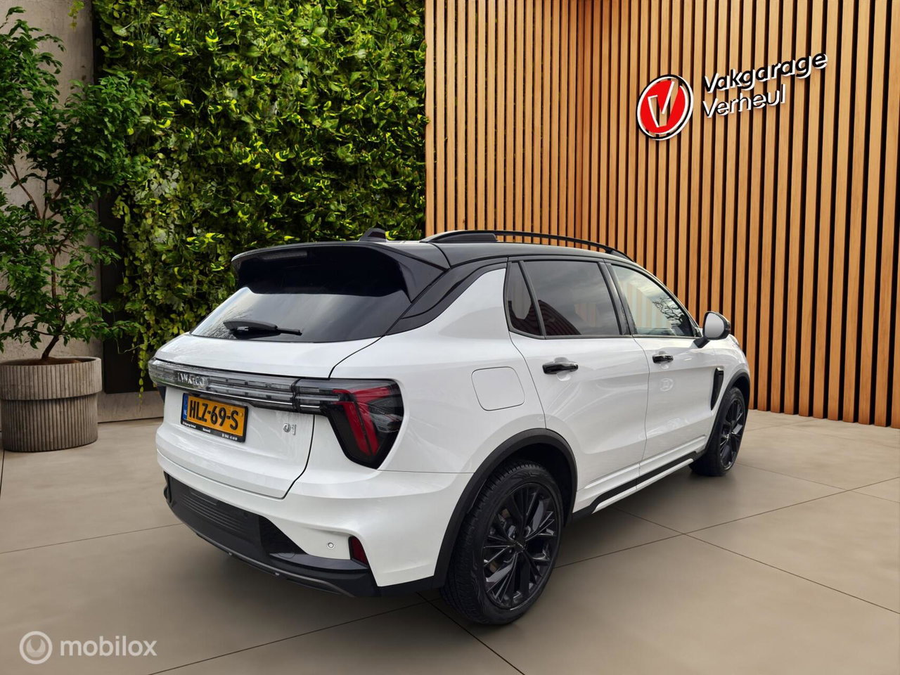 Lynk & Co 01