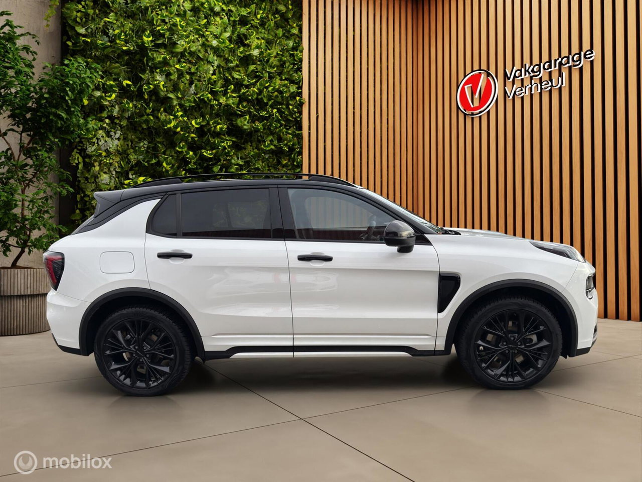 Lynk & Co 01
