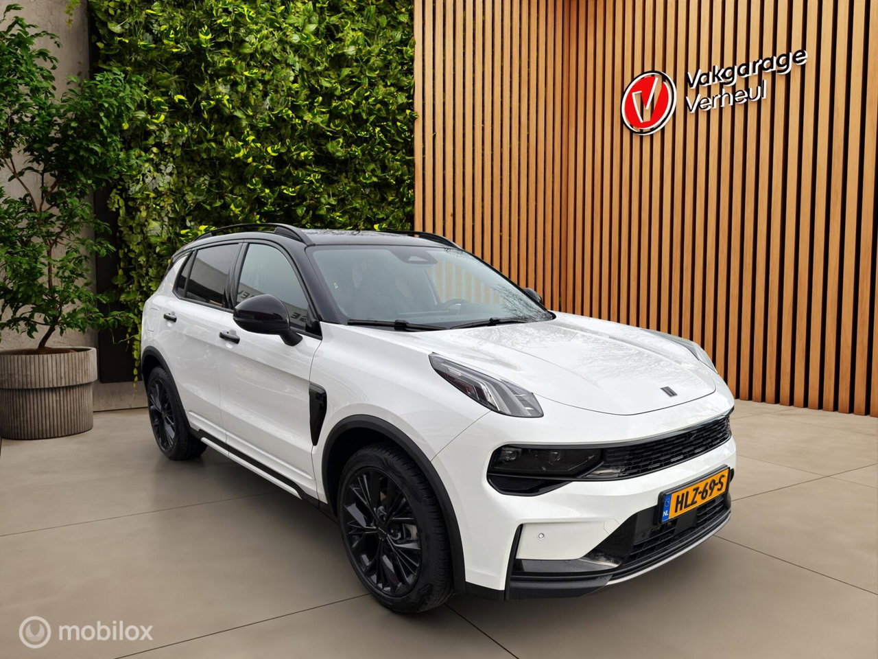 Lynk & Co 01
