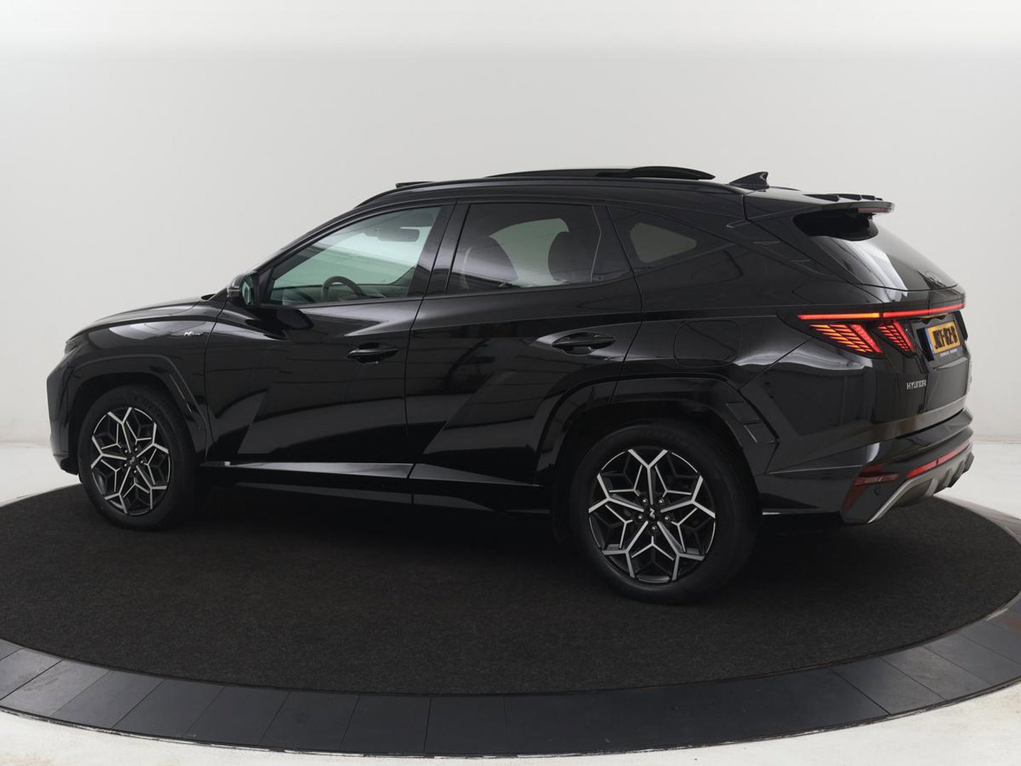 Hyundai Tucson 1.6 T-GDI PHEV N Line Sky 4WD | Panoramadak | Stoelverwarming | Leder/Alcantara | Camera | Adaptive cruise | Carplay | Full LED | Stuurverwarming | Keyless | Plug In
