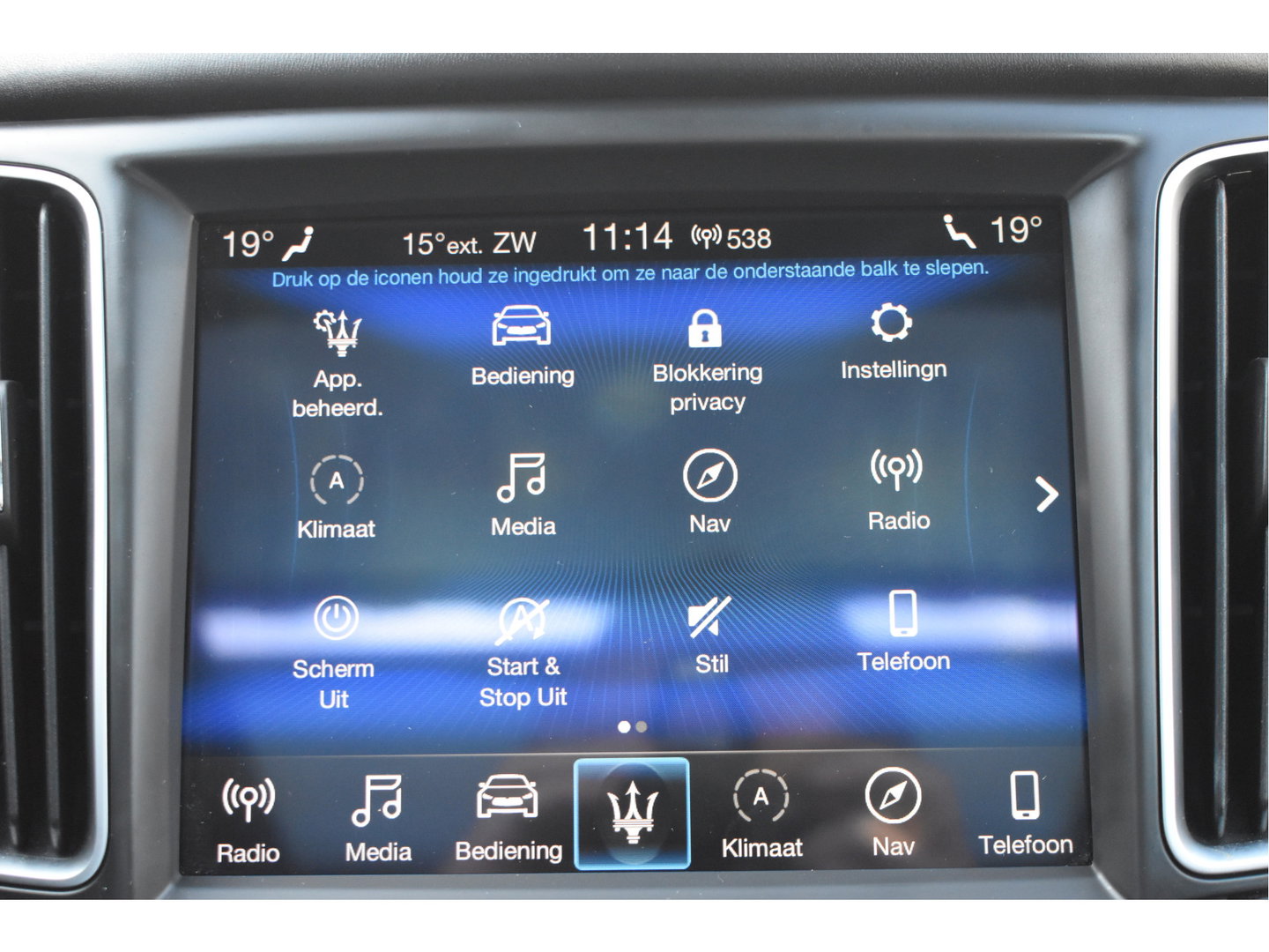Maserati Levante 3.0 V6 AWD GranLusso 350 pk Facelift Driver ass.Pack 1 | Open dak | Harman/Kardon | Camera | Luchtvering | Carplay | Keyless | DAB | Full LED | 20"