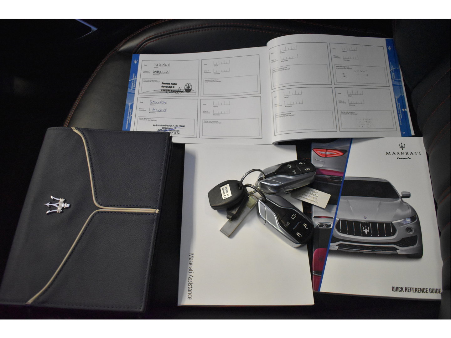 Maserati Levante 3.0 V6 AWD GranLusso 350 pk Facelift Driver ass.Pack 1 | Open dak | Harman/Kardon | Camera | Luchtvering | Carplay | Keyless | DAB | Full LED | 20"