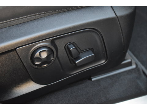 Maserati Levante 3.0 V6 AWD GranLusso 350 pk Facelift Driver ass.Pack 1 | Open dak | Harman/Kardon | Camera | Luchtvering | Carplay | Keyless | DAB | Full LED | 20"