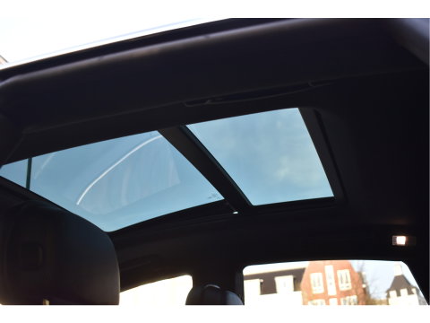 Maserati Levante 3.0 V6 AWD GranLusso 350 pk Facelift Driver ass.Pack 1 | Open dak | Harman/Kardon | Camera | Luchtvering | Carplay | Keyless | DAB | Full LED | 20"
