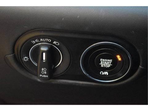 Maserati Levante 3.0 V6 AWD GranLusso 350 pk Facelift Driver ass.Pack 1 | Open dak | Harman/Kardon | Camera | Luchtvering | Carplay | Keyless | DAB | Full LED | 20"