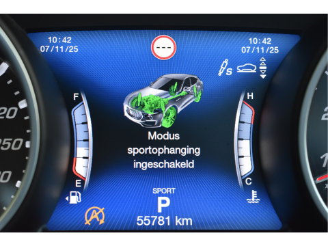 Maserati Levante 3.0 V6 AWD GranLusso 350 pk Facelift Driver ass.Pack 1 | Open dak | Harman/Kardon | Camera | Luchtvering | Carplay | Keyless | DAB | Full LED | 20"