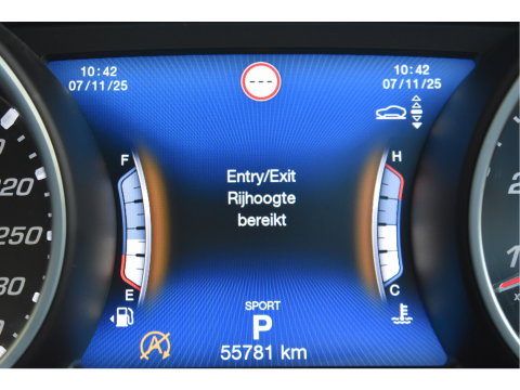 Maserati Levante 3.0 V6 AWD GranLusso 350 pk Facelift Driver ass.Pack 1 | Open dak | Harman/Kardon | Camera | Luchtvering | Carplay | Keyless | DAB | Full LED | 20"