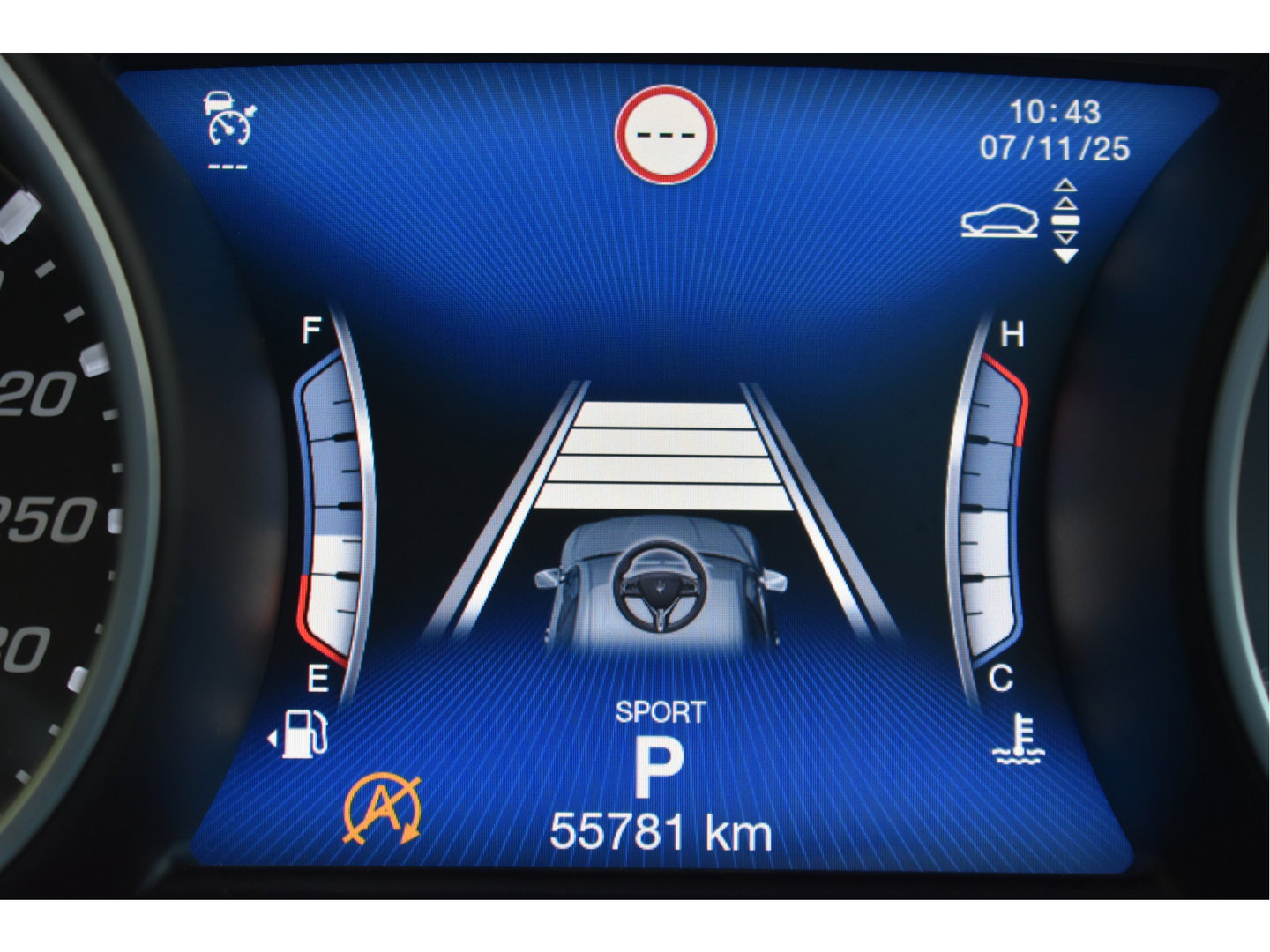 Maserati Levante 3.0 V6 AWD GranLusso 350 pk Facelift Driver ass.Pack 1 | Open dak | Harman/Kardon | Camera | Luchtvering | Carplay | Keyless | DAB | Full LED | 20"