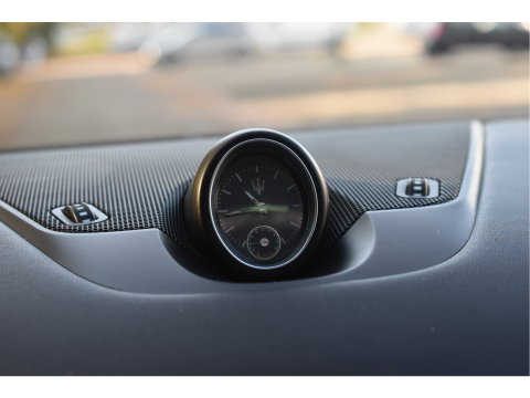 Maserati Levante 3.0 V6 AWD GranLusso 350 pk Facelift Driver ass.Pack 1 | Open dak | Harman/Kardon | Camera | Luchtvering | Carplay | Keyless | DAB | Full LED | 20"