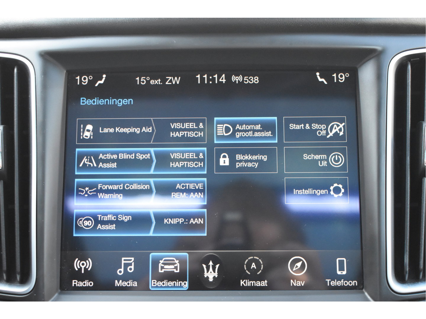 Maserati Levante 3.0 V6 AWD GranLusso 350 pk Facelift Driver ass.Pack 1 | Open dak | Harman/Kardon | Camera | Luchtvering | Carplay | Keyless | DAB | Full LED | 20"