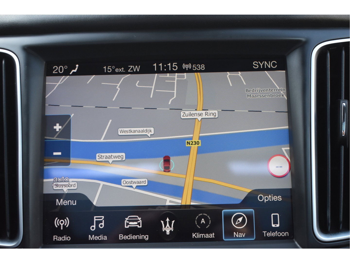 Maserati Levante 3.0 V6 AWD GranLusso 350 pk Facelift Driver ass.Pack 1 | Open dak | Harman/Kardon | Camera | Luchtvering | Carplay | Keyless | DAB | Full LED | 20"