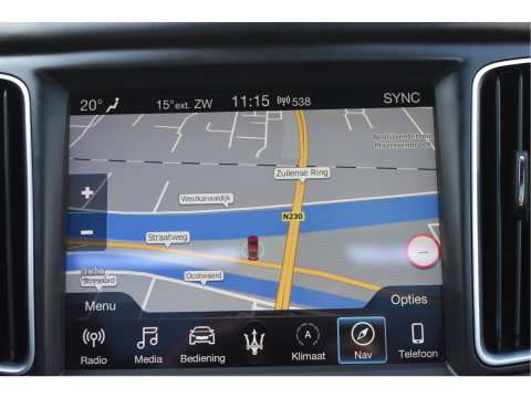 Maserati Levante 3.0 V6 AWD GranLusso 350 pk Facelift Driver ass.Pack 1 | Open dak | Harman/Kardon | Camera | Luchtvering | Carplay | Keyless | DAB | Full LED | 20"