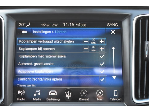 Maserati Levante 3.0 V6 AWD GranLusso 350 pk Facelift Driver ass.Pack 1 | Open dak | Harman/Kardon | Camera | Luchtvering | Carplay | Keyless | DAB | Full LED | 20"