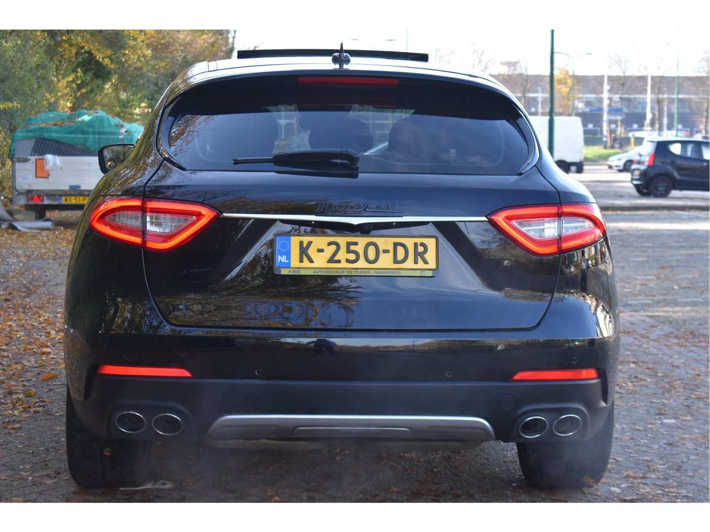Maserati Levante 3.0 V6 AWD GranLusso 350 pk Facelift Driver ass.Pack 1 | Open dak | Harman/Kardon | Camera | Luchtvering | Carplay | Keyless | DAB | Full LED | 20"