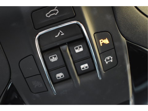 Maserati Levante 3.0 V6 AWD GranLusso 350 pk Facelift Driver ass.Pack 1 | Open dak | Harman/Kardon | Camera | Luchtvering | Carplay | Keyless | DAB | Full LED | 20"