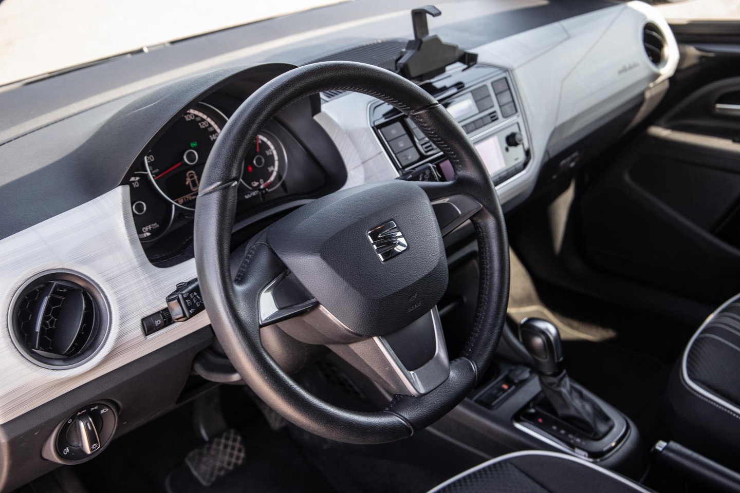 SEAT Mii Electric electric Plus STOEL VERWARMING / AIRCO / CRUISE CONTROLE / ZWART / AUTOMAAT