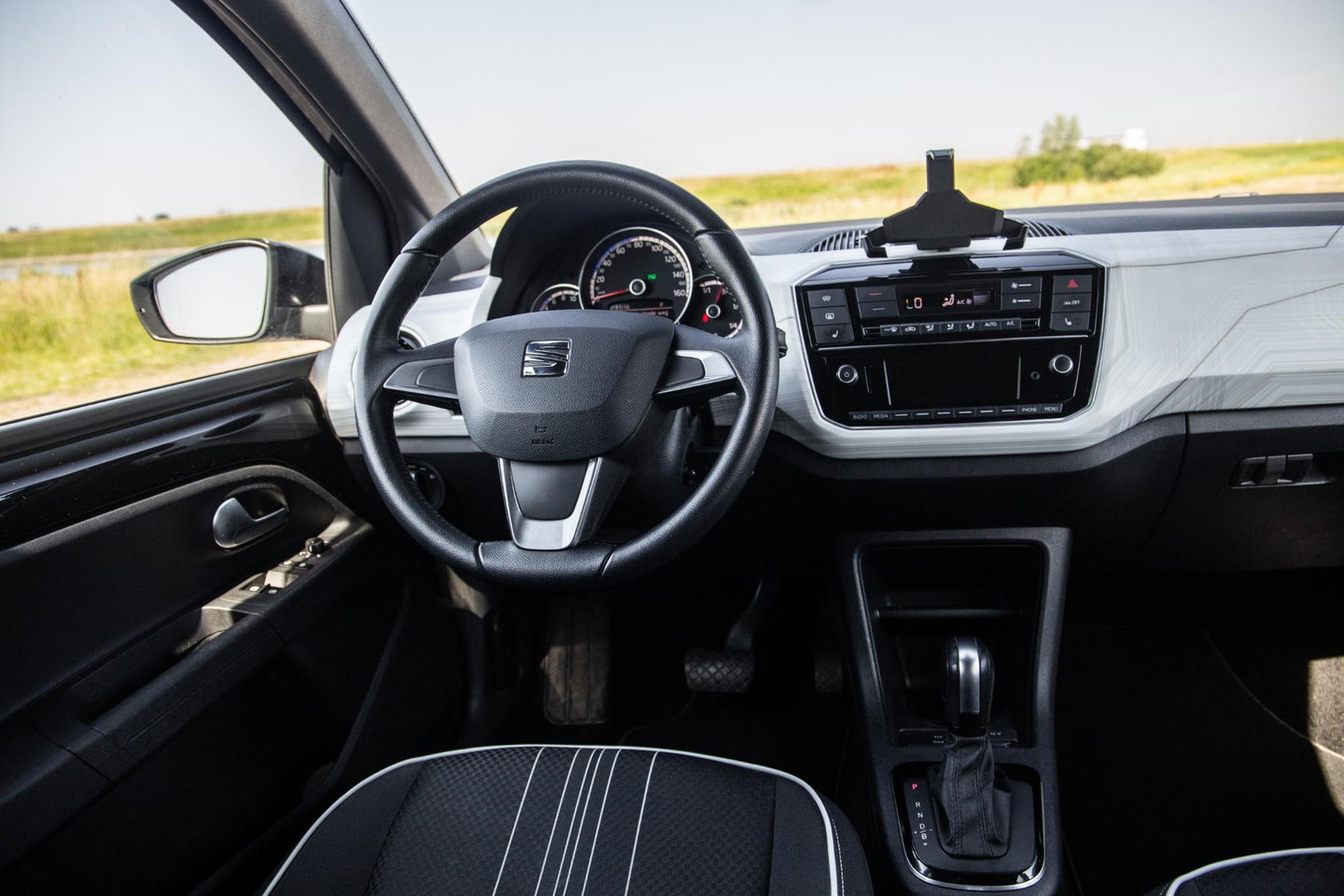 SEAT Mii Electric electric Plus STOEL VERWARMING / AIRCO / CRUISE CONTROLE / ZWART / AUTOMAAT