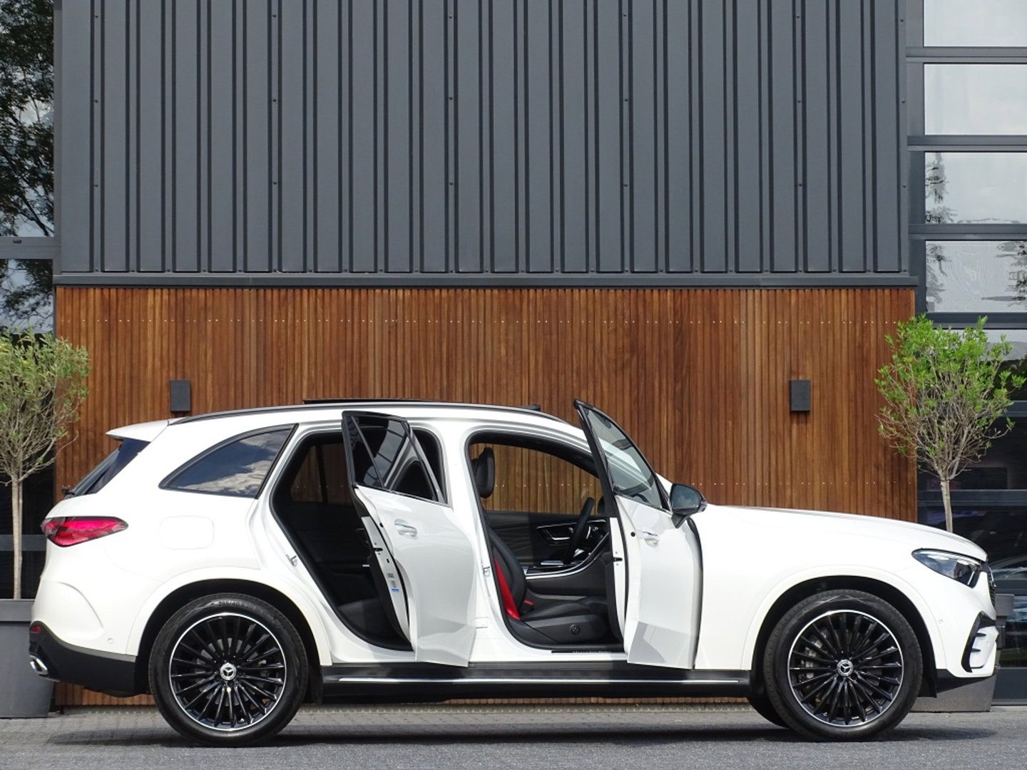 Mercedes-Benz GLC 300 4MATIC AMG 258PK / Designo / Burmester / LED