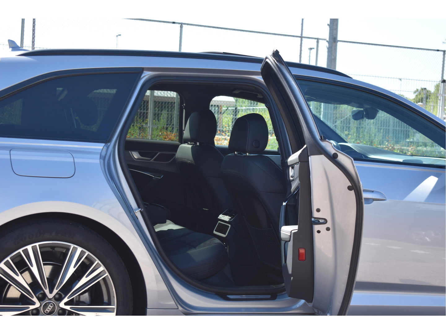 Audi A6 Avant 50 TFSI e quattro S edition 299 pk | Keyless | Standkachel | Pano.dak | Camera | Elekt.stoelen | Carplay | DAB | Stuurverwarming | Full LED | 20" LM