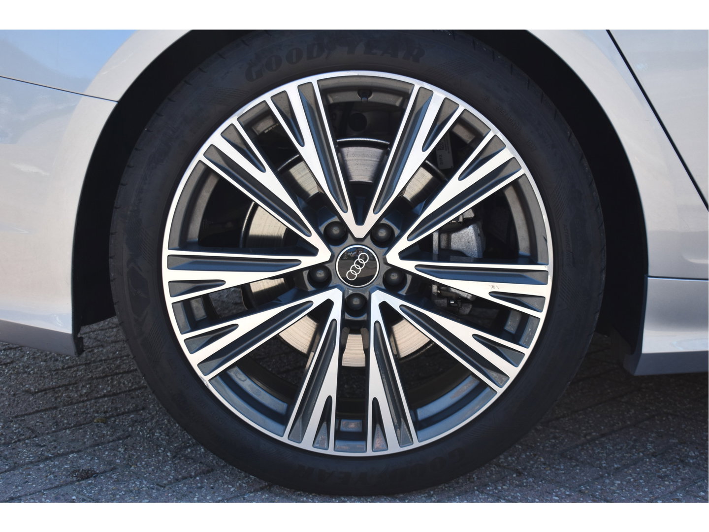 Audi A6 Avant 50 TFSI e quattro S edition 299 pk | Keyless | Standkachel | Pano.dak | Camera | Elekt.stoelen | Carplay | DAB | Stuurverwarming | Full LED | 20" LM