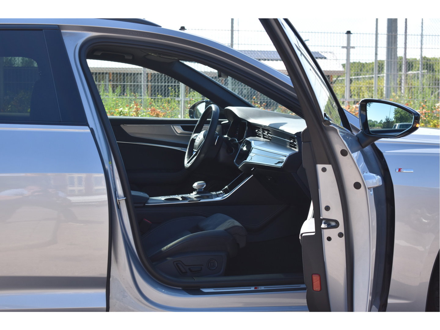 Audi A6 Avant 50 TFSI e quattro S edition 299 pk | Keyless | Standkachel | Pano.dak | Camera | Elekt.stoelen | Carplay | DAB | Stuurverwarming | Full LED | 20" LM