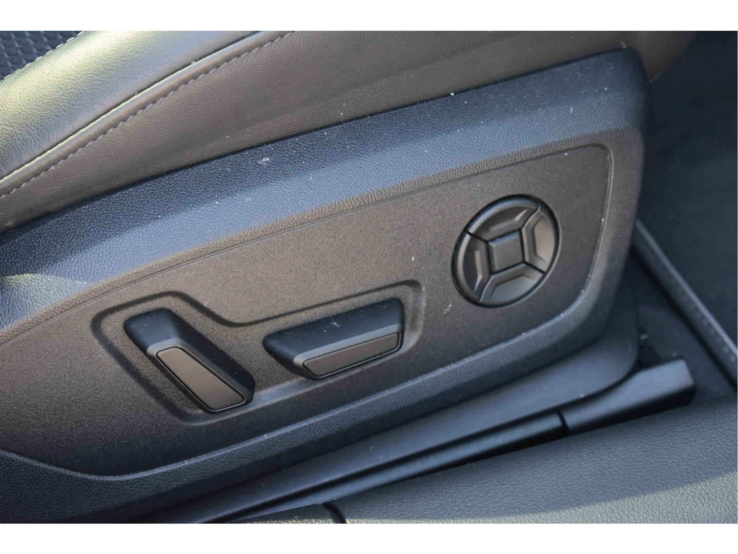 Audi A6 Avant 50 TFSI e quattro S edition 299 pk | Keyless | Standkachel | Pano.dak | Camera | Elekt.stoelen | Carplay | DAB | Stuurverwarming | Full LED | 20" LM