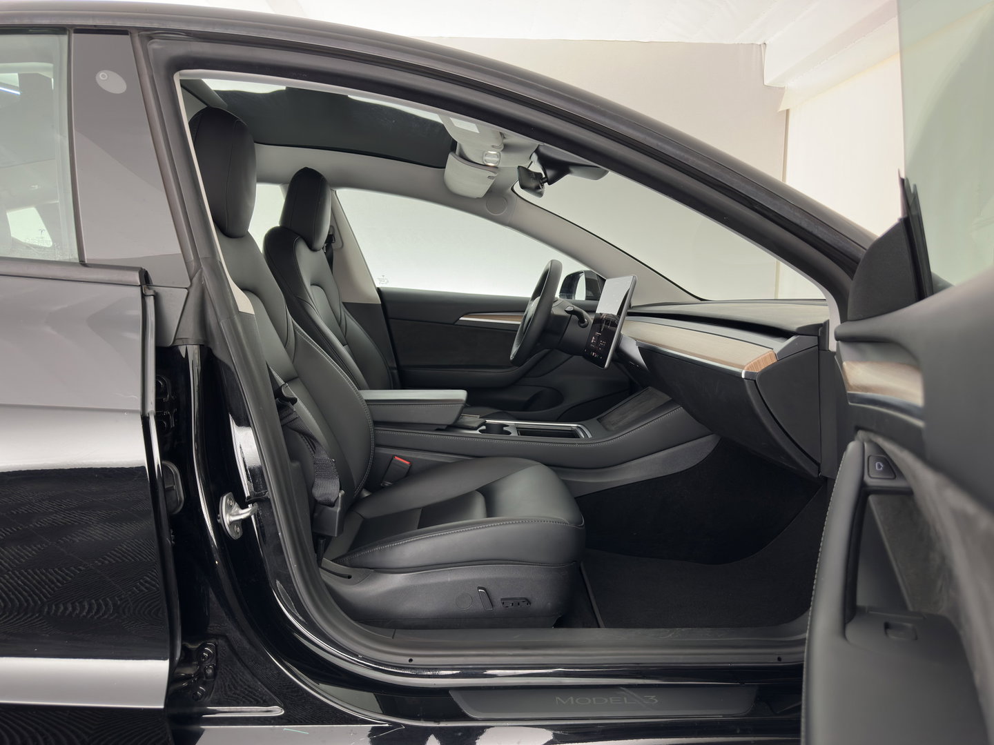 Tesla Model 3 Standard RWD Plus 60 kWh [3-Fase-11kW] {SoH-90%} (INCL-BTW) Aut. *PANO | AUTOPILOT | LEATHER | KEYLESS | FULL-LED | MEMORY-PACK | TOPVIEW | DAB | CARPLAY | DIGI-COCKPIT | LANE-ASSIST | HEATED- COMFORTSEATS | 19"ALU*