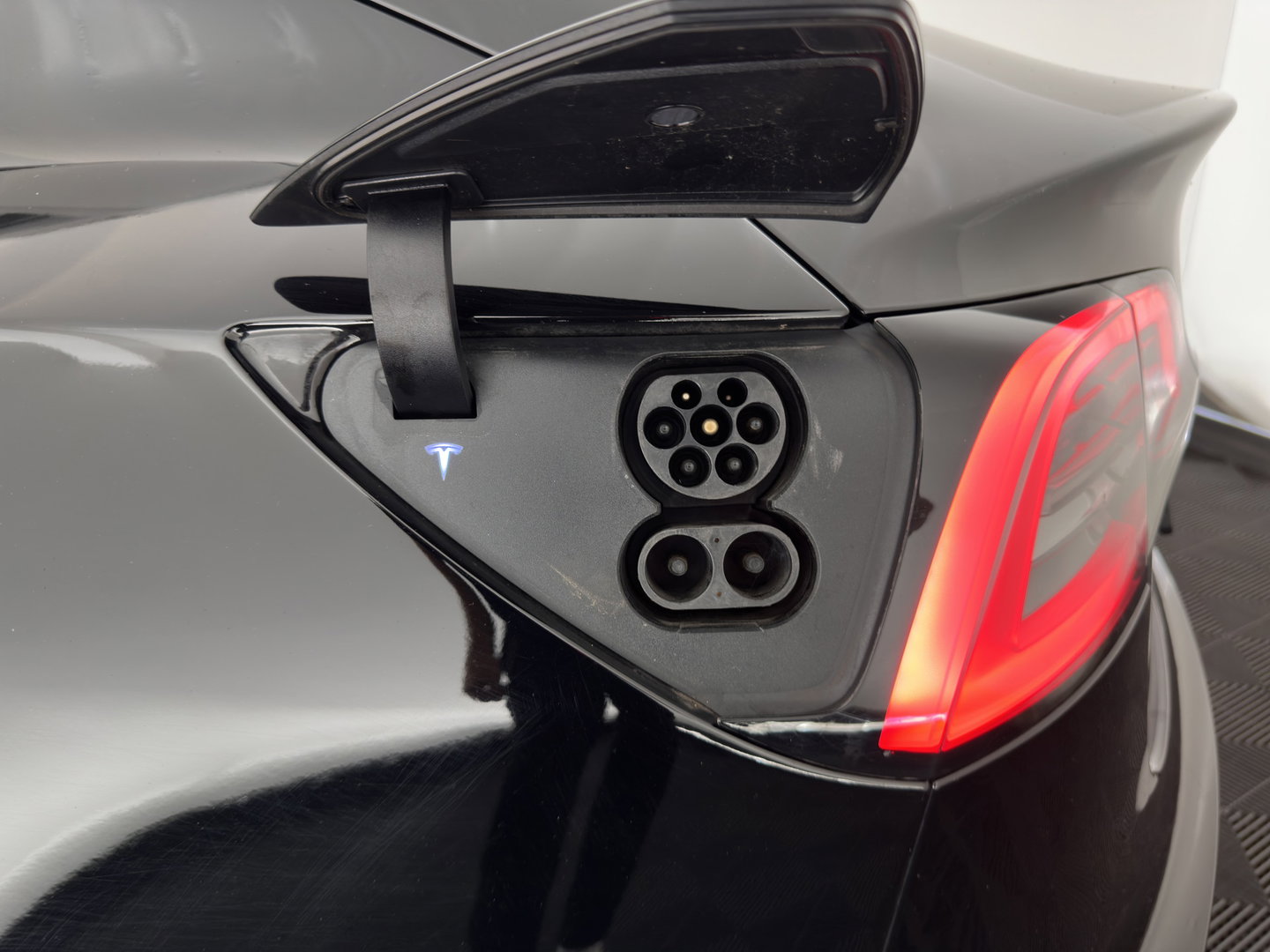 Tesla Model 3 Standard RWD Plus 60 kWh [3-Fase-11kW] {SoH-90%} (INCL-BTW) Aut. *PANO | AUTOPILOT | LEATHER | KEYLESS | FULL-LED | MEMORY-PACK | TOPVIEW | DAB | CARPLAY | DIGI-COCKPIT | LANE-ASSIST | HEATED- COMFORTSEATS | 19"ALU*