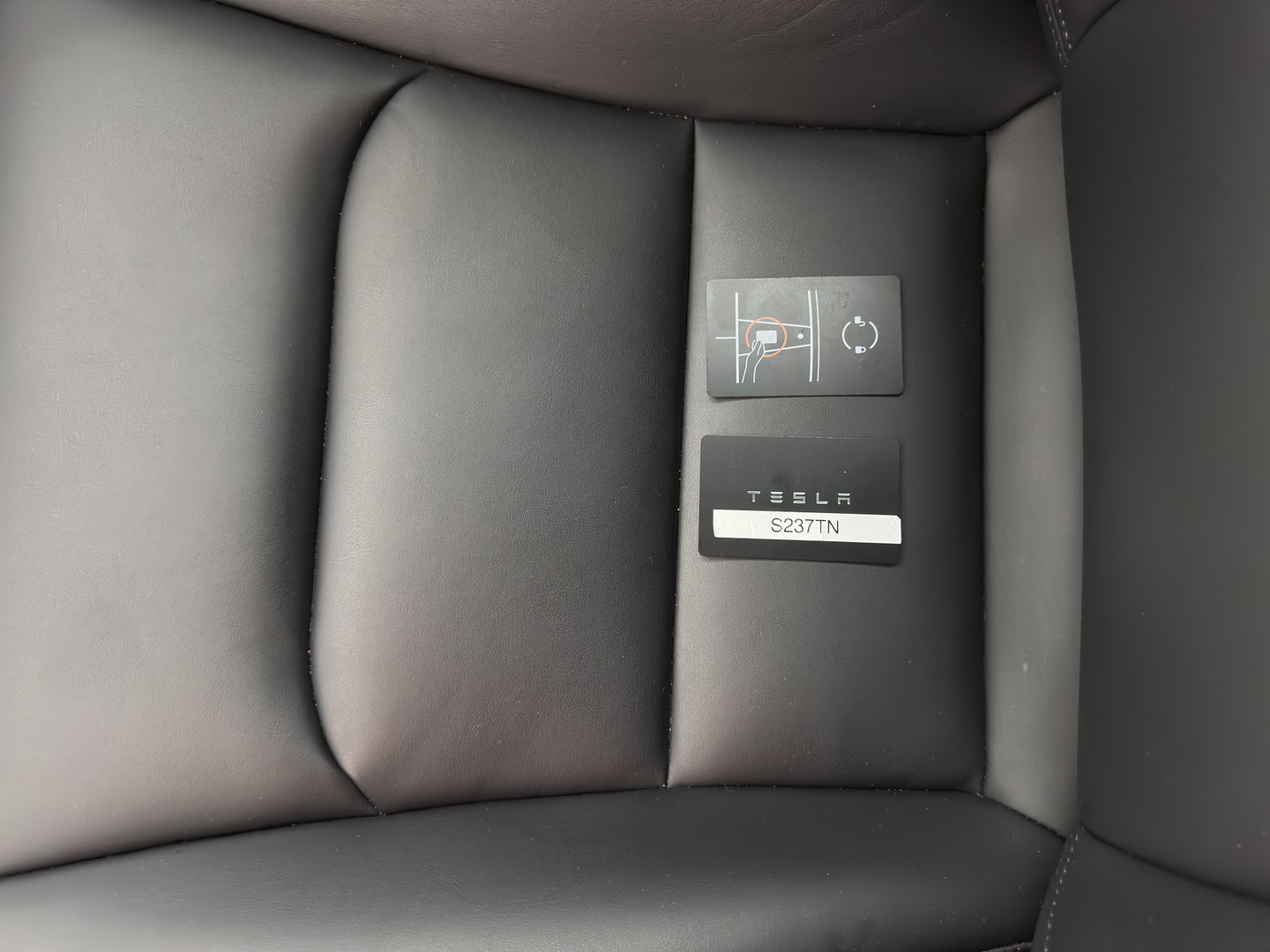 Tesla Model 3 Standard RWD Plus 60 kWh [3-Fase-11kW] {SoH-90%} (INCL-BTW) Aut. *PANO | AUTOPILOT | LEATHER | KEYLESS | FULL-LED | MEMORY-PACK | TOPVIEW | DAB | CARPLAY | DIGI-COCKPIT | LANE-ASSIST | HEATED- COMFORTSEATS | 19"ALU*