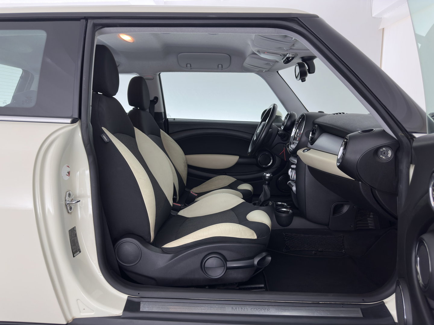 MINI 3-deurs 1.6 Cooper Pepper *LEATHER-FABRIC | COMFORTSEATS | ECC | CHROME-PACK | RADIO-CD | 17''ALU*