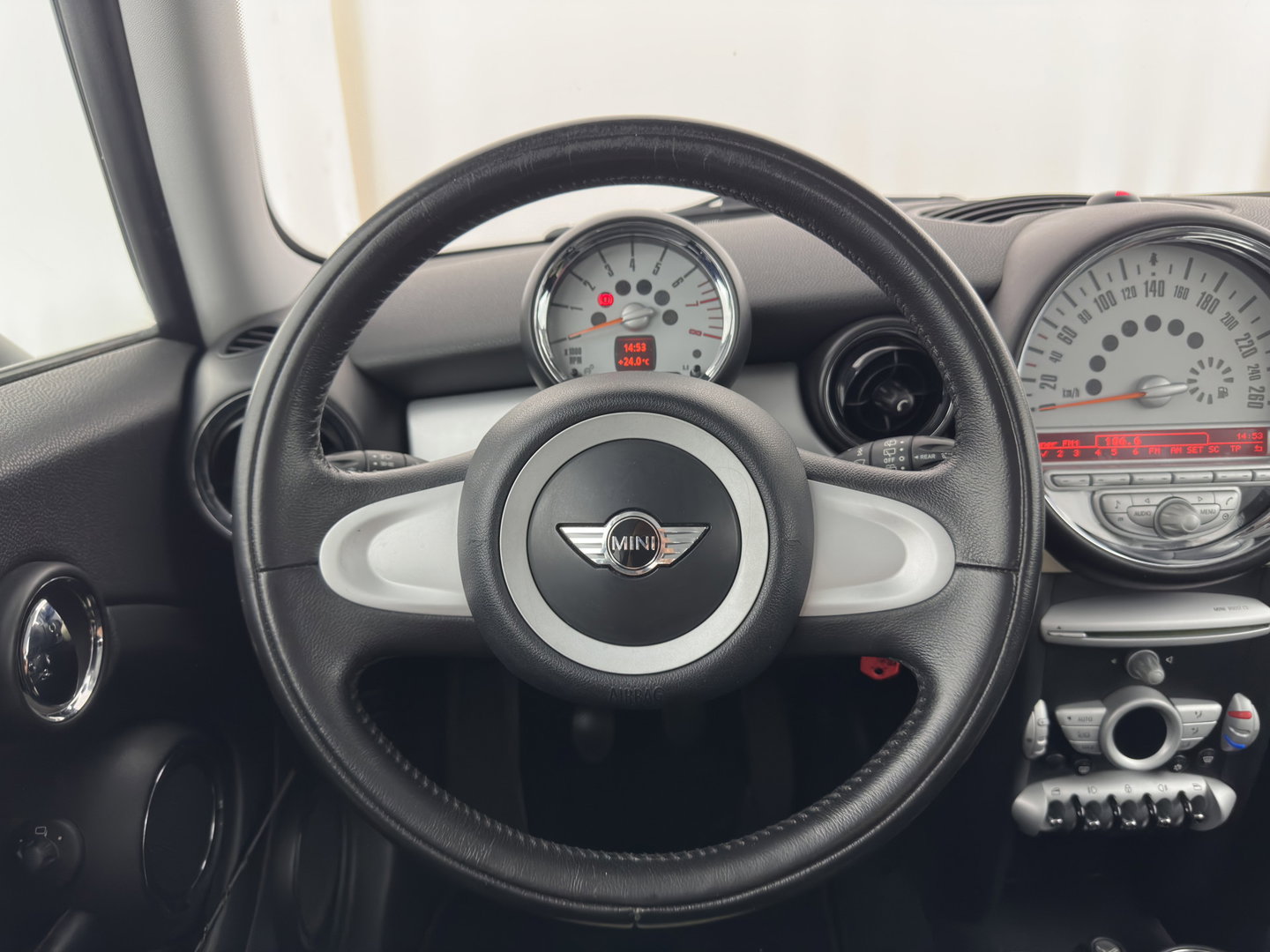 MINI 3-deurs 1.6 Cooper Pepper *LEATHER-FABRIC | COMFORTSEATS | ECC | CHROME-PACK | RADIO-CD | 17''ALU*