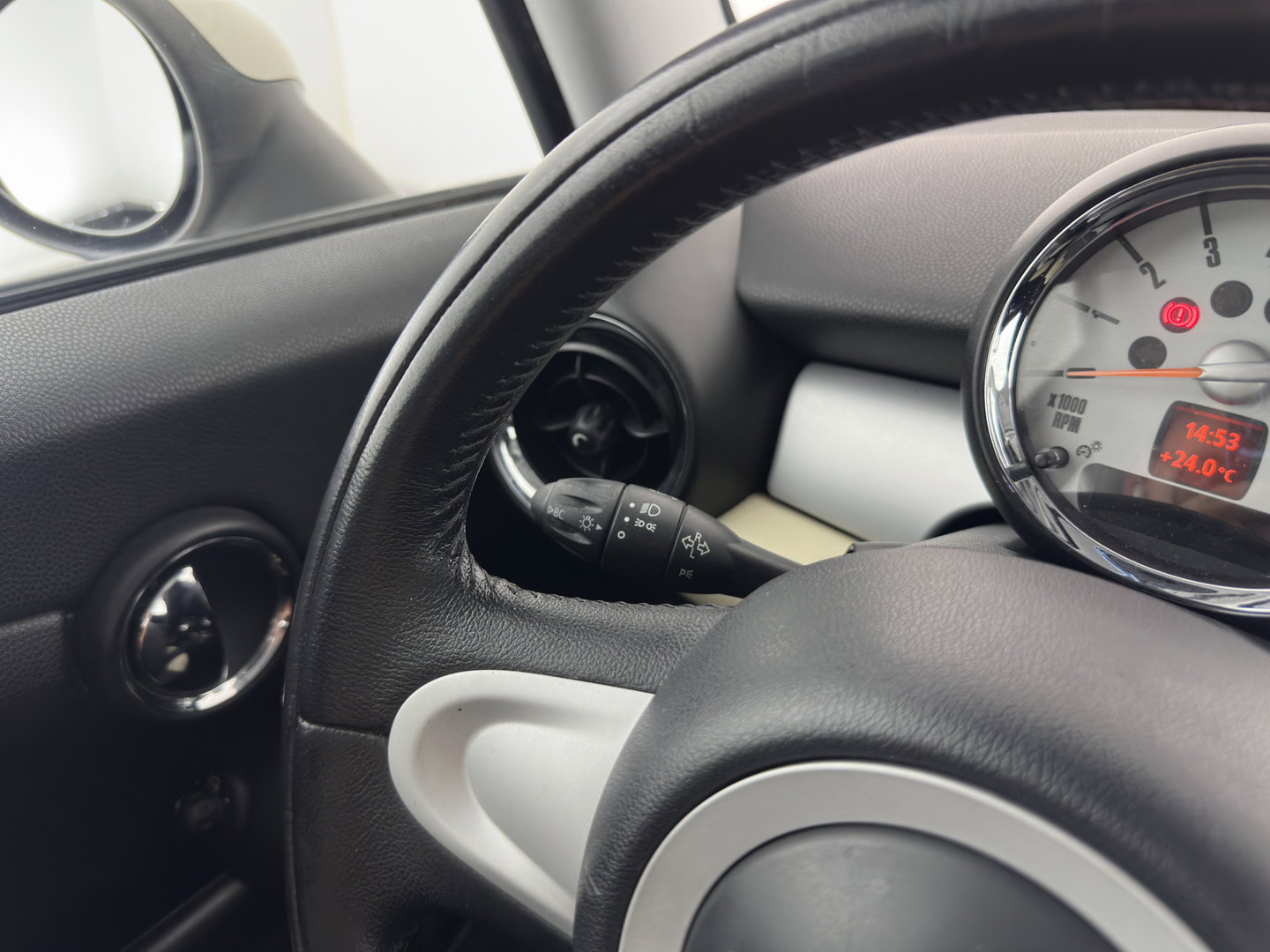 MINI 3-deurs 1.6 Cooper Pepper *LEATHER-FABRIC | COMFORTSEATS | ECC | CHROME-PACK | RADIO-CD | 17''ALU*