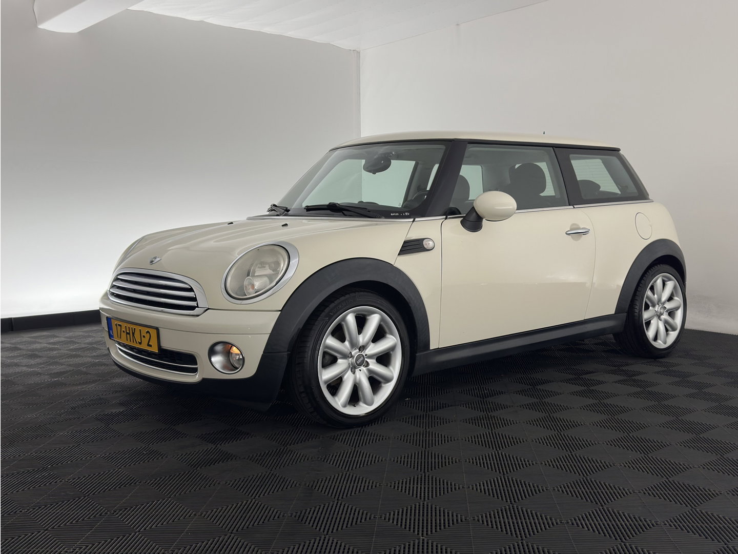MINI 3-deurs 1.6 Cooper Pepper *LEATHER-FABRIC | COMFORTSEATS | ECC | CHROME-PACK | RADIO-CD | 17''ALU*