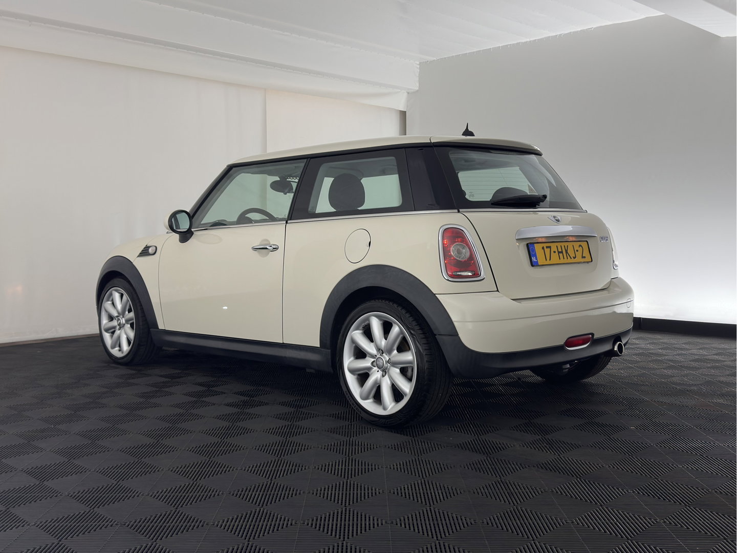 MINI 3-deurs 1.6 Cooper Pepper *LEATHER-FABRIC | COMFORTSEATS | ECC | CHROME-PACK | RADIO-CD | 17''ALU*