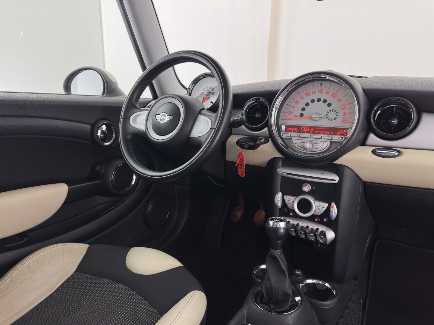 MINI 3-deurs 1.6 Cooper Pepper *LEATHER-FABRIC | COMFORTSEATS | ECC | CHROME-PACK | RADIO-CD | 17''ALU*