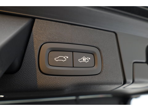 Volvo XC60 2.0 T8 Plug-in hybrid AWD Ultra Dark "Forest Lake" | Facelift | Memory | Pano | Luchtvering | Massage | Bowers & Wilkins