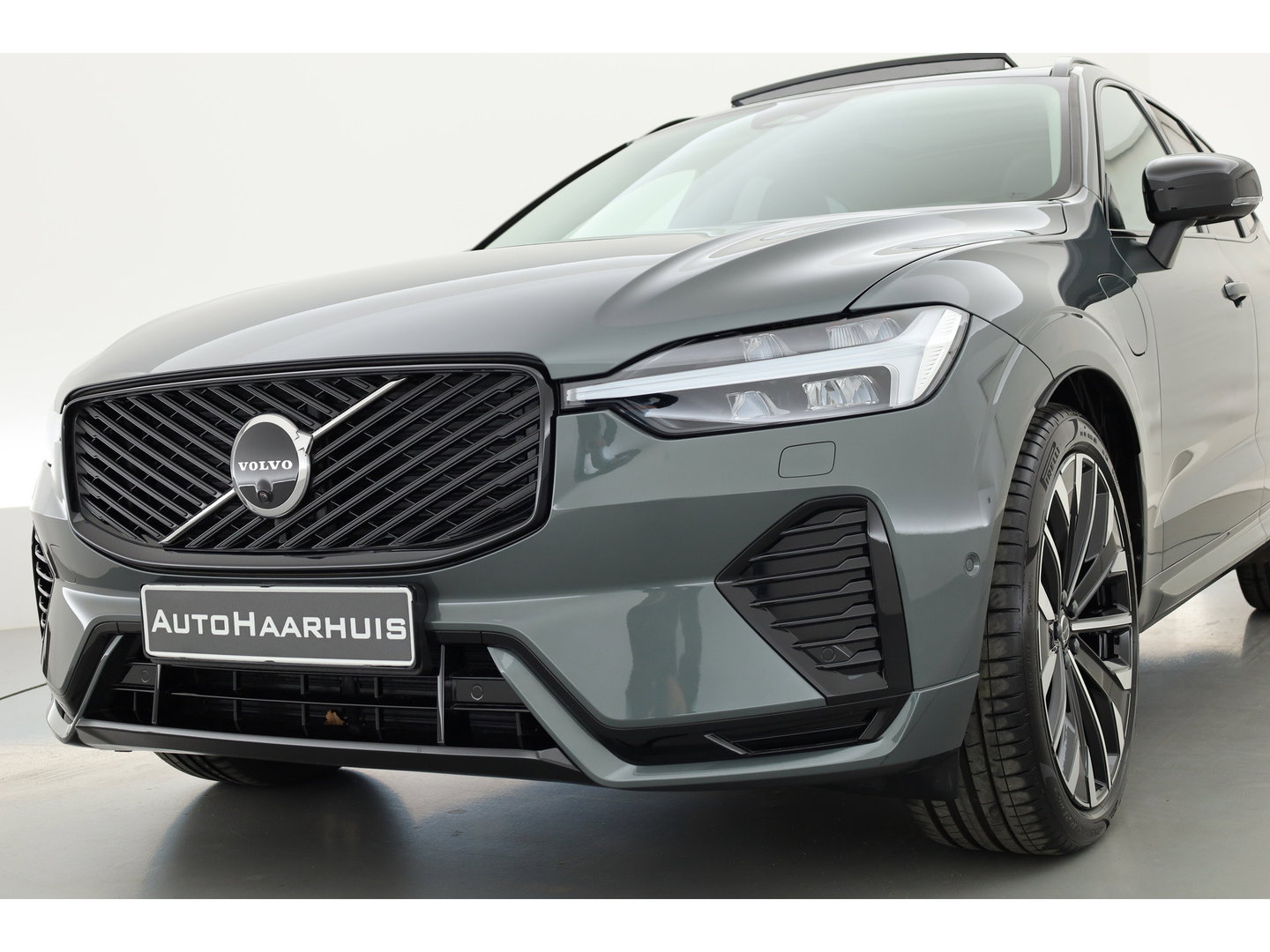 Volvo XC60 2.0 T8 Plug-in hybrid AWD Ultra Dark "Forest Lake" | Facelift | Memory | Pano | Luchtvering | Massage | Bowers & Wilkins