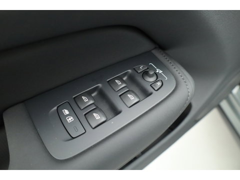 Volvo XC60 2.0 T8 Plug-in hybrid AWD Ultra Dark "Forest Lake" | Facelift | Memory | Pano | Luchtvering | Massage | Bowers & Wilkins