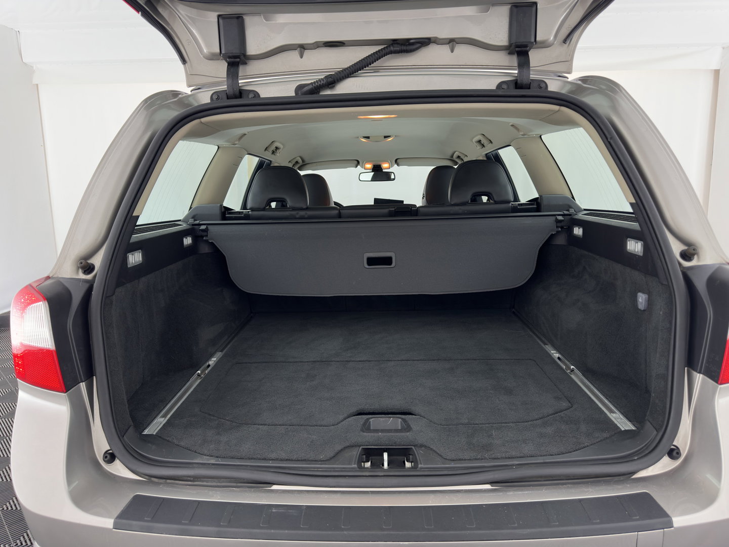 Volvo V70 2.0D Limited Edition Aut. *LEATHER | COMFORTSEATS | ECC | PDC | CRUISE | TOWBAR | 16''ALU*