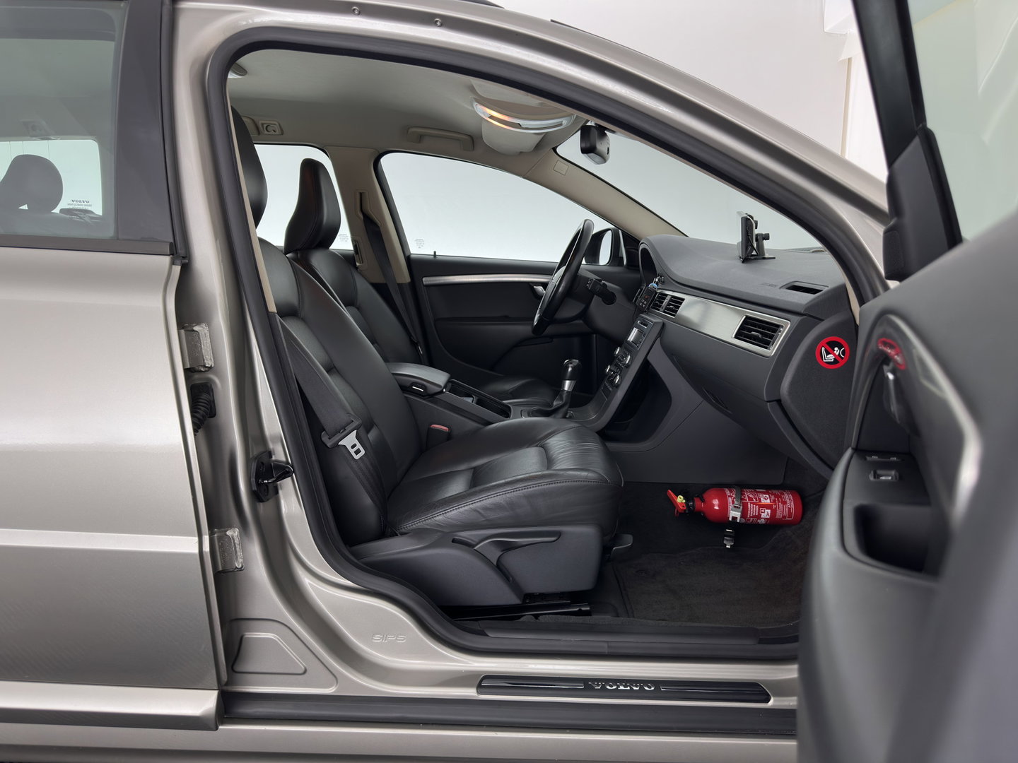 Volvo V70 2.0D Limited Edition Aut. *LEATHER | COMFORTSEATS | ECC | PDC | CRUISE | TOWBAR | 16''ALU*