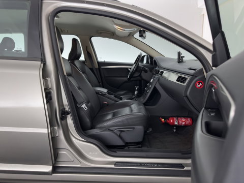 Volvo V70 2.0D Limited Edition Aut. *LEATHER | COMFORTSEATS | ECC | PDC | CRUISE | TOWBAR | 16''ALU*
