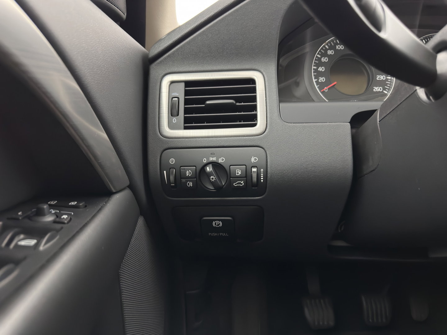 Volvo V70 2.0D Limited Edition Aut. *LEATHER | COMFORTSEATS | ECC | PDC | CRUISE | TOWBAR | 16''ALU*
